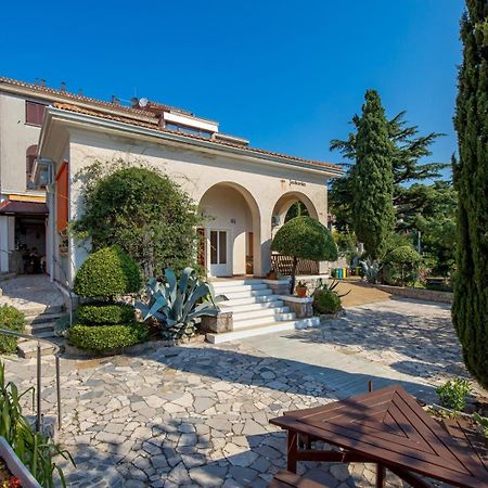 Apartments Jadranka Omišalj Buitenkant foto