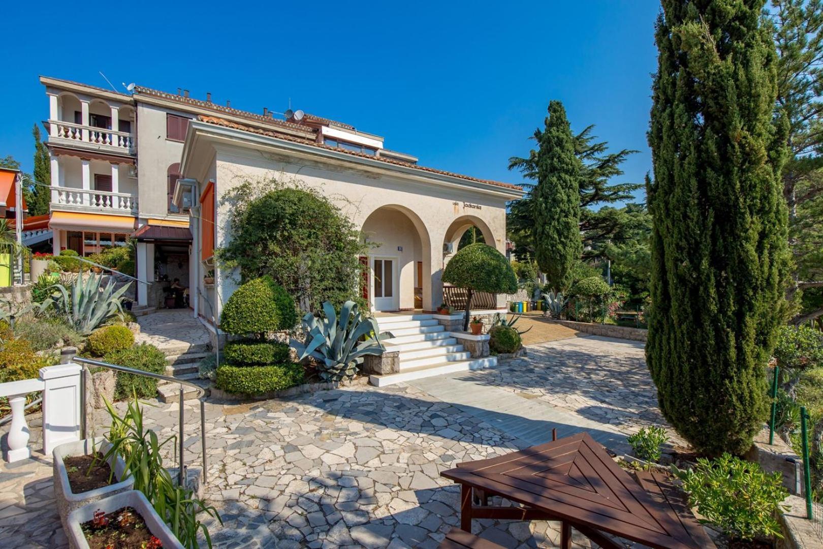 Apartments Jadranka Omišalj Buitenkant foto